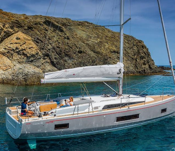 Oceanis 46.1 Sailing in the Pacific